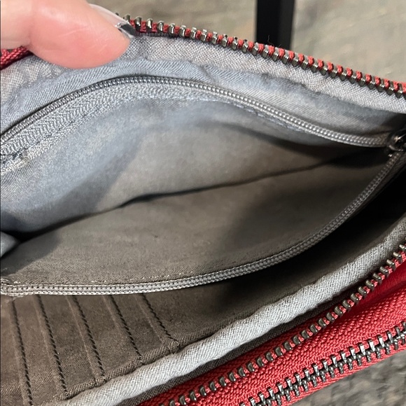 Vince Camuto Cory Sangaria Red Leather Cell Phone Wallet Crossbody Bag - Picture 13 of 14